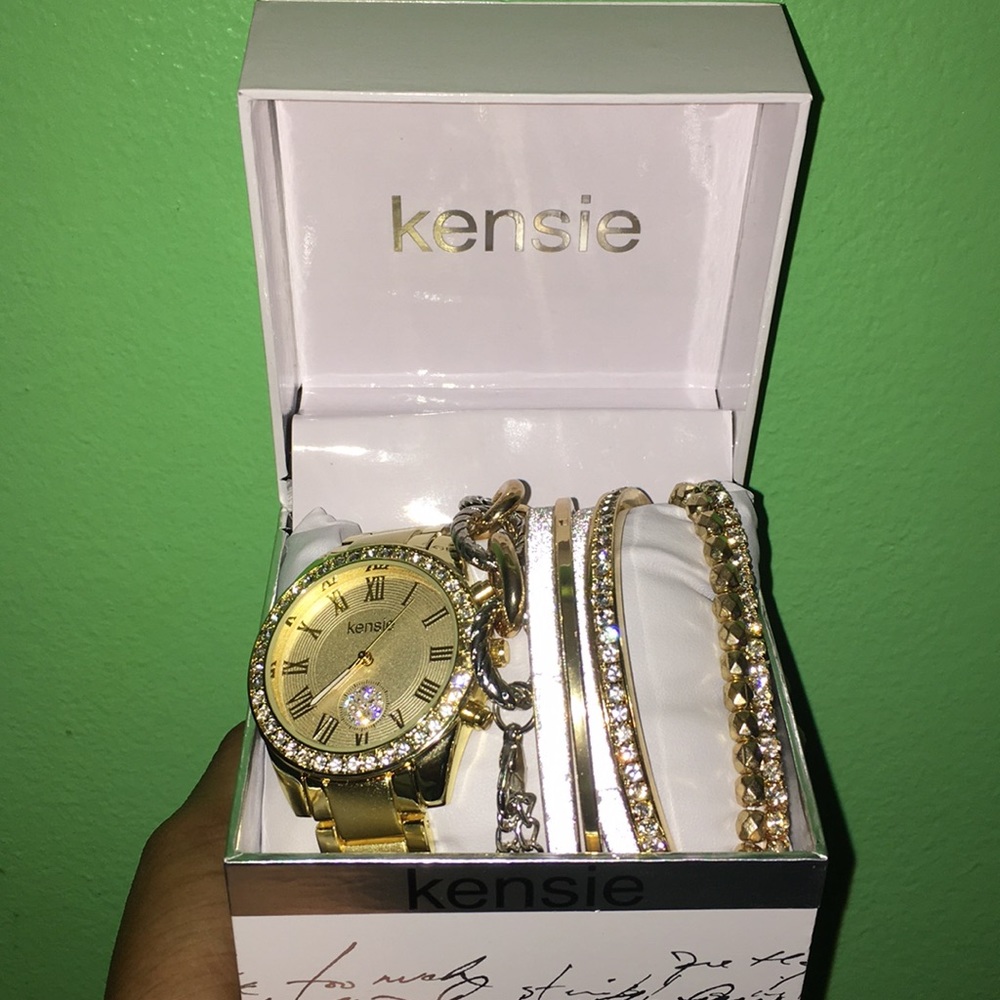 Kensie Watch/ Jewelry Set